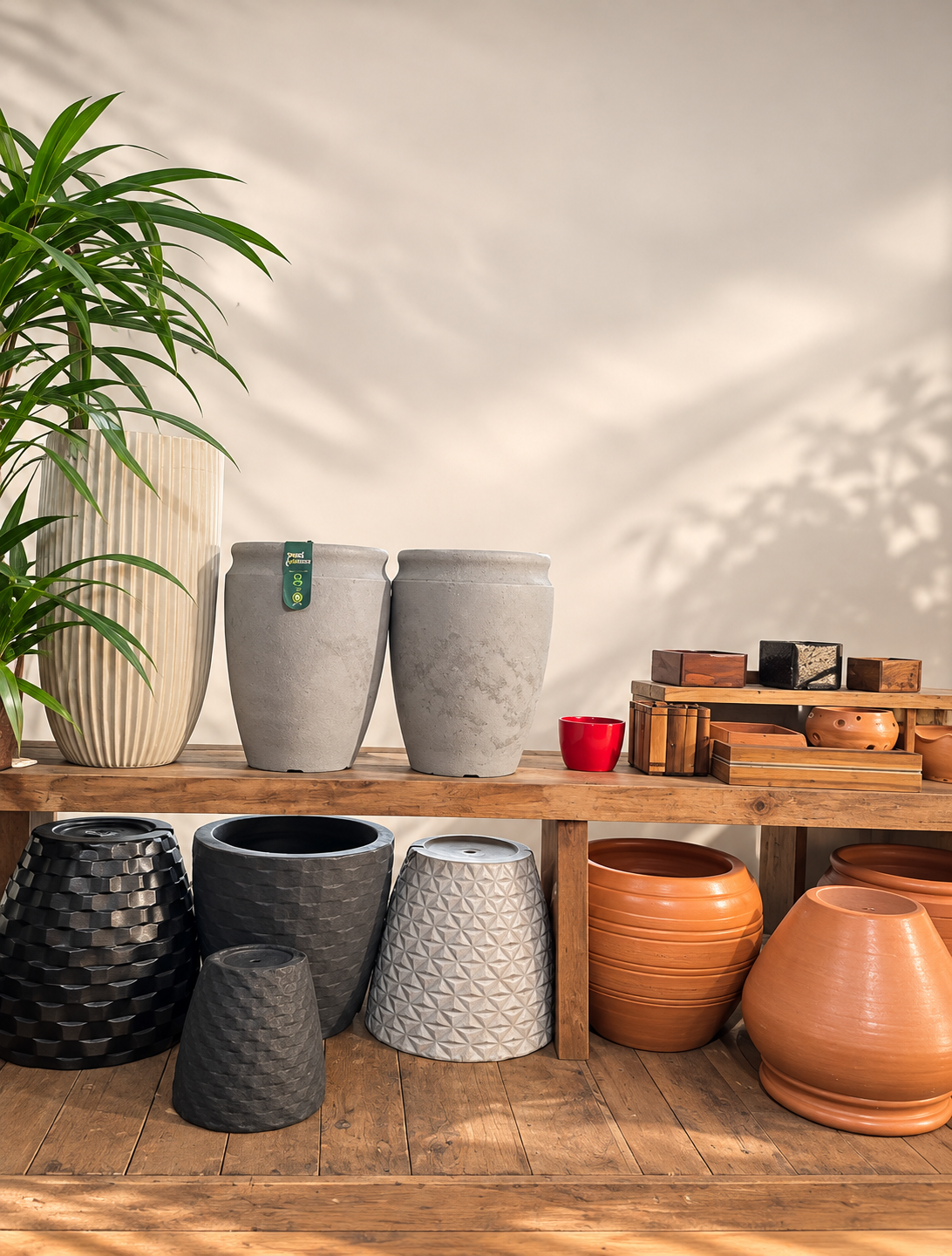 Exposição de Vasos em Madeira