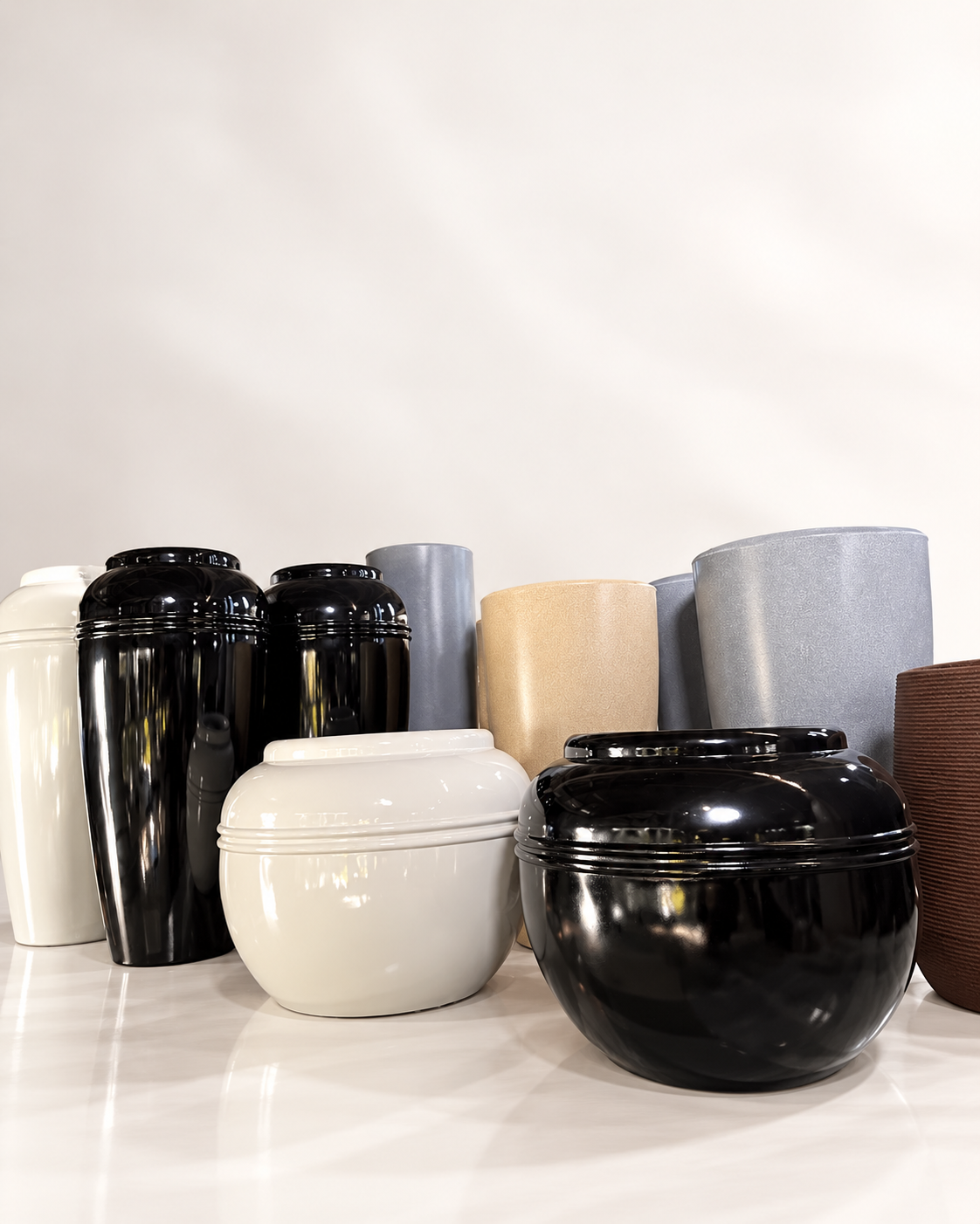 Vasos Decorativos em Estúdio Minimalista